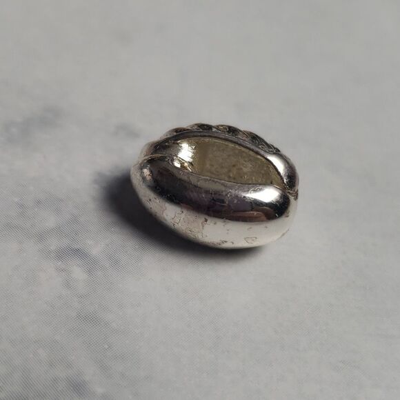 Vintage Magnetic Clip on Earrings - Picture 3 of 4